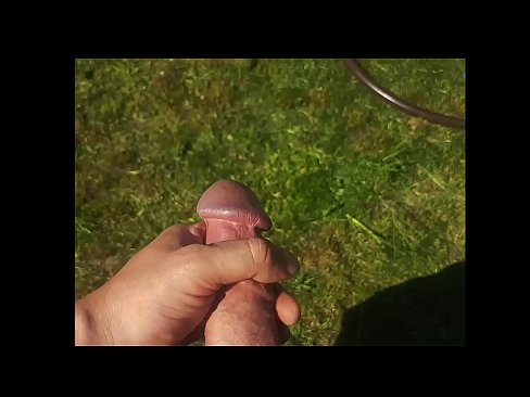 ❤️ ګرم hottie خپل ګلابي بلی fucked او د اوړي په باغ کې د squirt سره cums ترلاسه کوي ❤️ مقعد پورن